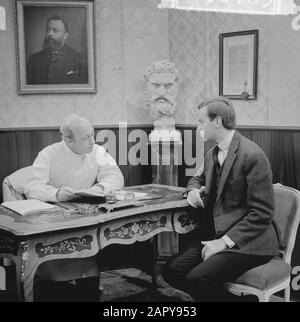 Fernsehspiel-Memorandum eines Arztes, [ausgestrahlt 27-10-1963], links Alex van Roijen (als Chirurg), rechts Bram van der Vlugt Datum: 18. Oktober 1963 Schlagwörter: Schauspieler, Fernsehen, Fernsehspiele, Bühne persönlicher Name: Roijen, Alex van, Vlugt, Bram van der Stockfoto