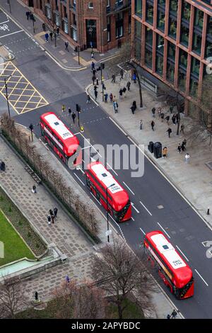 London, Großbritannien - 2. Januar 2020: Luftaufnahme von London aus die St Paul's Kathedrale an einem bewölkten Tag Stockfoto