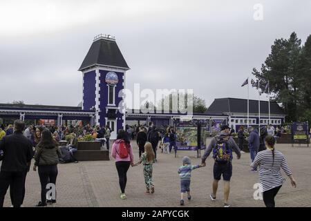 Alton, GROSSBRITANNIEN - 06. April 2019: Eintritt zum Alton Towers Resort. Ist ein Freizeitpark Resort in Staffordshire, England. Wird von Merli betrieben Stockfoto