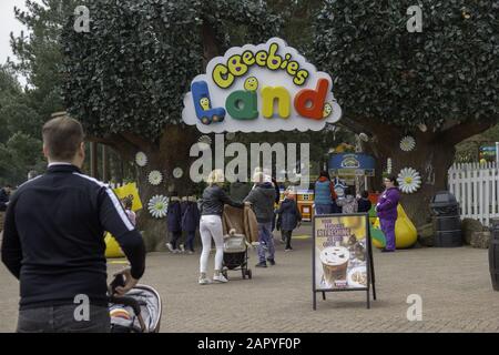 Alton, GROSSBRITANNIEN - 06. April 2019: CBeebies Land ist der ultimative Freizeitpark für Kleinkinder, in dem Kinder interaktive Fahrgeschäfte genießen und Cbee treffen Stockfoto