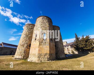 Berühmte Ruinen der Kathedrale von Ninotsminda und Kloster in Kakheti, Georgia Stockfoto