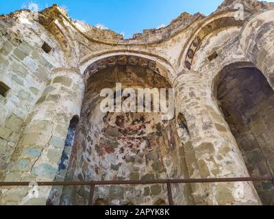 Berühmte Ruinen der Kathedrale von Ninotsminda und Kloster in Kakheti, Georgia Stockfoto