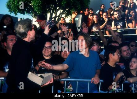 Westwood, Kalifornien, USA 9. Juni 1995 Schauspieler Val Kilmer besucht Warner Bros. Pictures' 'Batman Forever' Premiere am 9. Juni 1995 im Mann Village Theatre in Westwood, Kalifornien, USA. Foto von Barry King/Alamy Stock Photo Stockfoto