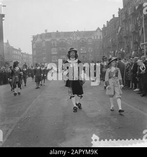 Eröffnung des Admiraal de Ruyterweg von Alderman Goosen van't Hull, Admiraal De Ruyter in der Prozession Datum: 5. Februar 1960 Stichworte: Peningen, Prozession Stockfoto