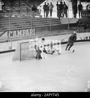 World Ice Hockey Championats C Länder in Genf. Niederlande gegen Frankreich Datum: 6. März 1961 Ort: Genève Schlagwörter: Eishockey Stockfoto
