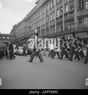 Holländische Woche in München. Hornbläser marschieren durch die Stadt München Datum: 25. Mai 1961 Standort: München Schlagwörter: Hornbläser Stockfoto