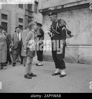 Holländische Woche in München. Hornbläser marschieren durch die Stadt München Datum: 25. Mai 1961 Standort: München Schlagwörter: Hornbläser Stockfoto
