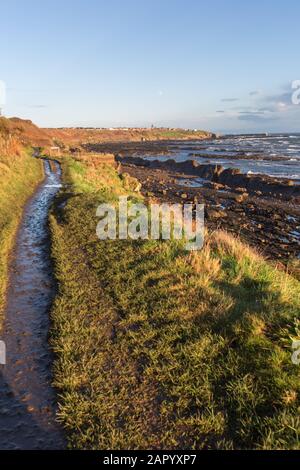 Fife Coastal Path, Schottland. Malerischer Blick auf den Küstenwanderweg Fife zwischen den Fife Dörfern Pittenweem und St Monans. Stockfoto