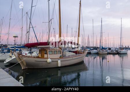 Athen, Griechenland - Dec 21, 2019: Marina von Flisvos in Athen, Griechenland Stockfoto