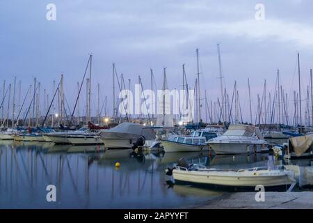 Athen, Griechenland - Dec 21, 2019: Marina von Flisvos in Athen, Griechenland Stockfoto
