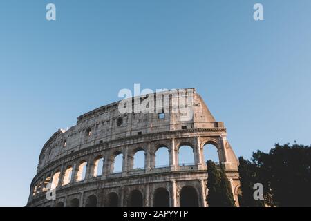 ROM, italien - 23. Dezember 2019: Das Kolosseum in Rom, Italien. Stockfoto