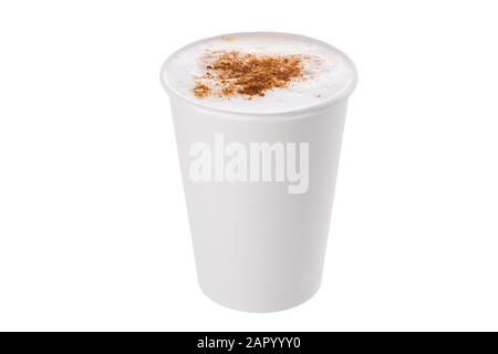 Kaffee mit Milch oder Cappuccino mit Zimt in einem Plastikbecher Nehmen auf weißem Hintergrund Stockfoto