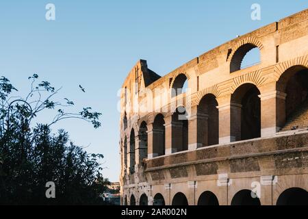 ROM, italien - 23. Dezember 2019: Das Kolosseum in Rom, Italien. Stockfoto