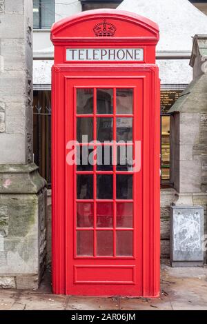 Traditionelle rote Telefonbox in Carfax, Oxford Stockfoto