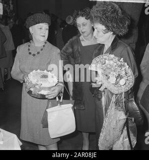 Weihnachtsbasar in den Haag von Lady Noble, Frau des britischen Botschafters Datum: 8. November 1962 Ort: Den Haag, Zuid-Holland Schlüsselwörter: MEWGENTES, Botschafter Stockfoto