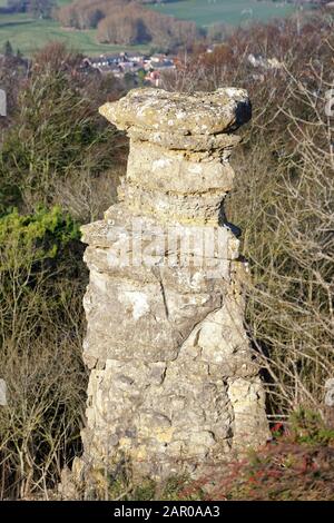 Devil's Chimney, Leckhampton Hill, Cheltenham, Gloucestershire Limestersäule, die durch Die Heirat verlassen wurde Stockfoto