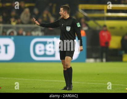 Dortmund, Deutschland. Januar 2020. Firo: 24.01.2020 Fußball, 2019/2020 1.Bundesliga: BVB Borussia Dortmund - 1.FC Köln, Köln Schiedsrichter, Harm Osmers weltweite Nutzung Credit: Dpa / Alamy Live News Stockfoto