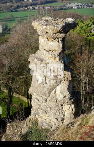 Devil's Chimney, Leckhampton Hill, Cheltenham, Gloucestershire Limestersäule, die durch Die Heirat verlassen wurde Stockfoto