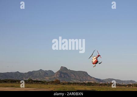 3B-NZF; Bell; 206B; JetRanger III Touristenhubschrauber, der am Heliport, Mauritius, abfliegt. Stockfoto