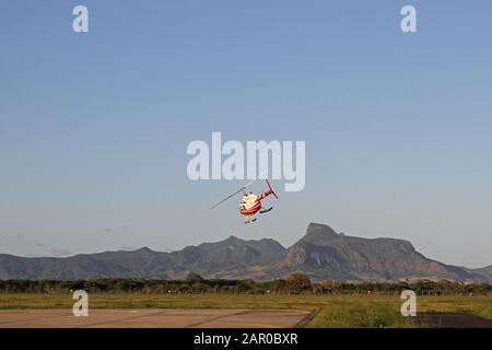 3B-NZF; Bell; 206B; JetRanger III Touristenhubschrauber, der am Heliport, Mauritius, abfliegt. Stockfoto