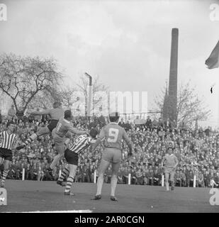 PSV gegen Sparta 0-1.Spiel Moment Datum: 21. April 1963 Schlagwörter: Sport, Fußball Institution Name: PSV, Sparta Stockfoto
