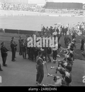 DWS in der Wahlredivisie durch Sieg über RBC von 5:0. Auszeichnung DWS Spieler Datum: 3. Juni 1963 Ort: Amsterdam Schlagwörter: Ehrungen, Sport, Fußball Stockfoto