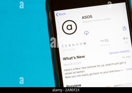 Los Angeles, Kalifornien, USA - 22. Januar 2020: ASOS-Logo auf dem Telefonbildschirm flach lag mit blauem Hintergrund, Illutive Editorial Stockfoto