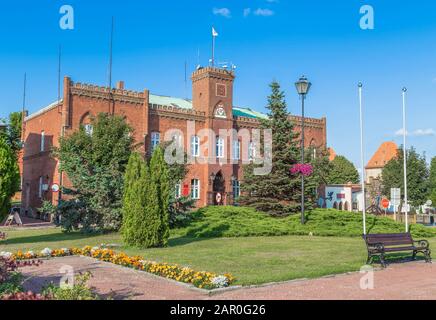 Neugotisches Rathaus im Zentrum der Stadt Wolin. Polen Stockfoto