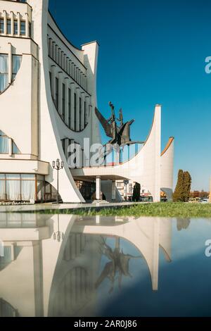 Grodno, Weißrussland. Grodno Regional Drama Theatre In Sunny Autumn Day. Stockfoto