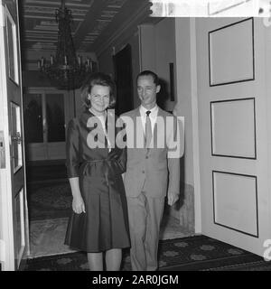 Prinzessin Irene und Prinz Hugo Carlos de Bourbon Parma im Palast am Soestdijk Datum: 9. Februar 1964 Ort: Soestdijk, Utrechter Schlüsselwörter: Königshaus, Porträts, Prinzessinnen, Prinzessinnen, Engagements persönlicher Name: Carlos Hugo, Prinz, Irene, Prinzessin Stockfoto