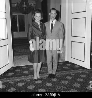 Prinzessin Irene und Prinz Hugo Carlos de Bourbon Parma im Palast am Soestdijk Datum: 9. Februar 1964 Ort: Soestdijk, Utrechter Schlüsselwörter: Königshaus, Porträts, Prinzessinnen, Prinzessinnen, Engagements persönlicher Name: Carlos Hugo, Prinz, Irene, Prinzessin Stockfoto