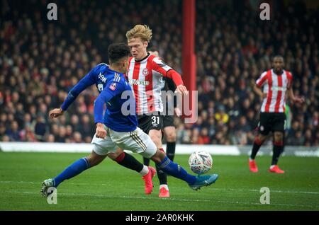 London, Großbritannien. Januar 2020. Jan Zamburek von Brentford beim 4. Spiel um den FA Cup zwischen Brentford und Leicester City im Griffin Park, London, England am 25. Januar 2020. Foto von Andy Aleks. Kredit: Prime Media Images/Alamy Live News Stockfoto