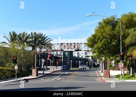 Fullerton, KALIFORNIEN - 24. JANUAR 2020: Der SOCO District "South of Commonwealth" ist die neueste Ergänzung zum Downtown Fullerton. Stockfoto
