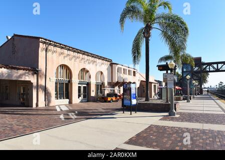 Fullerton, KALIFORNIEN - 24. JANUAR 2020: Der Bahnhof Fullerton in der Stadt Downton. Stockfoto