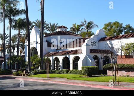 Fullerton, KALIFORNIEN - 24. JANUAR 2020: Das Alte Spaghetti Factory Restaurant am Bahnhof im Stadtzentrum von Fullerton. Stockfoto