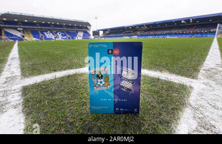 Birmingham, Großbritannien. Januar 2020. Januar 2020; St Andrews Stadium, Coventry, West Midlands, England; English FA Cup Football, Coventry City / Birmingham City; Das Match Day Programm im Eckbogen auf der Pitchseite vor dem Spiel - Ausschließlich redaktionelle Verwendung. Keine Verwendung mit nicht autorisierten Audio-, Video-, Daten-, Regallisten-, Club-/Liga-Logos oder Live-Diensten. Die Online-Nutzung ist auf 120 Bilder beschränkt, keine Videoemulation. Keine Verwendung bei Wetten, Spielen oder Einzelspielen/Liga-/Spielerveröffentlichungen Credit: Action Plus Sports Images/Alamy Live News Stockfoto