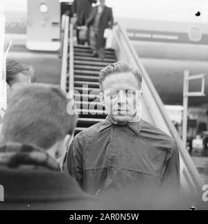 Holländische Wanderer von vier Tagen in Israel zurück Datum: 24. März 1964 Ort: Noord-Holland, Schiphol Schlüsselwörter: Wanderer Stockfoto