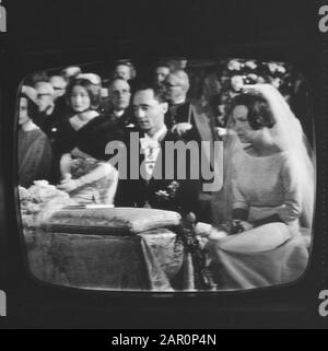 Ehe Prinzessin Irene und Prinz Hugo Charles in Rom vom Fernsehen, am Altar-Datum: 29. April 1964 Ort: Italien, Rom Schlüsselwörter: Altäre, Ehen, Fernseher persönlicher Name: Carlos Hugo, Prinz, Irene, Prinzessin Stockfoto