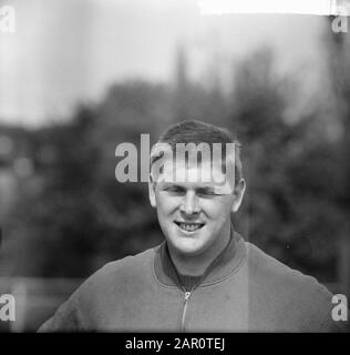 Internationale Leichtathletik-Wettbewerbe, Van Wees (Kopf) Schuss Datum: 31. Mai 1964 Schlagwörter: Kugelschüsse, Leichtathletik-Wettbewerbe Stockfoto