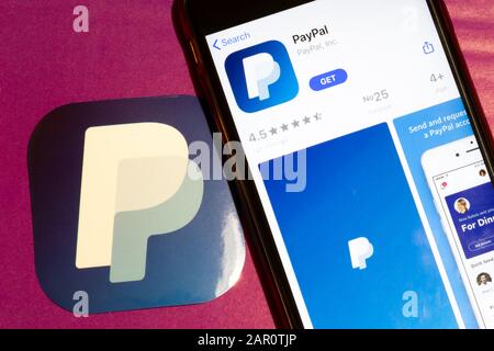 Los Angeles, Kalifornien, USA - 22. Januar 2020: PayPal App-Logo und Telefon mit Symbol Nahaufnahme auf violettem Hintergrund, Illustrative Editorial Stockfoto