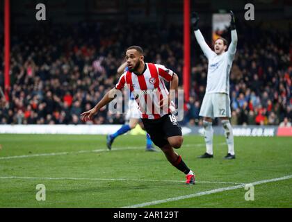 Griffin Park, London, Großbritannien. Januar 2020. English FA Cup Football, Brentford FC gegen Leicester City; Bryan Mbeumo von Brentford feiert, nachdem er in der 82. Minute sein erstes Tor erzielt hatte, nur um im Abseits regiert zu werden - Ausschließlich redaktioneller Einsatz. Keine Verwendung mit nicht autorisierten Audio-, Video-, Daten-, Regallisten-, Club-/Liga-Logos oder Live-Diensten. Die Online-Nutzung ist auf 120 Bilder beschränkt, keine Videoemulation. Keine Verwendung bei Wetten, Spielen oder Einzelspielen/Liga-/Spielerveröffentlichungen Credit: Action Plus Sports/Alamy Live News Stockfoto