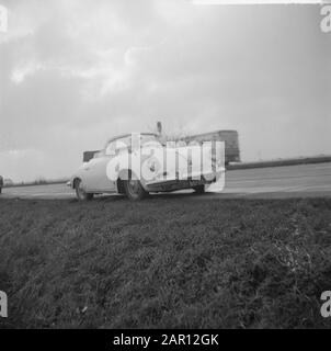Ein Porsche 356 Cabriolet der Staatspolizei für Streifenarbeiten auf den Autobahnen im Land Datum: 21. Dezember 1964 Schlagwörter: Autos, Polizei, Verkehrseinrichtung Name: Porsche, Staatspolizei Stockfoto