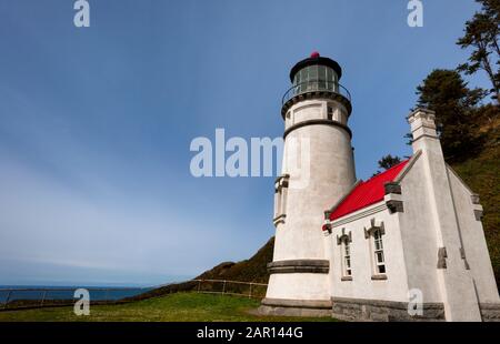 Heceta Head Lighthouse in der Nähe von Florence an der Küste von Oregon, eröffnet im Jahr 1894. Stockfoto