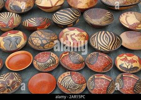 Souvenirs zum Verkauf am Eingang des Blyde River Canyon, Mpumalanga, Südafrika. Stockfoto