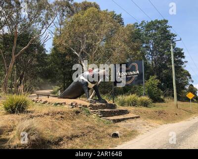 Die riesige tasmanische Teufels-Statue vor dem Trowunna Wildlife Park in Tasmanien, Australien Stockfoto