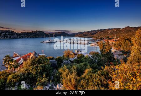 Üçağız, das bescheidene Dorf der Bucht von Kekova Stockfoto