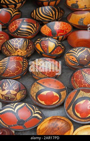 Souvenirs zum Verkauf am Eingang des Blyde River Canyon, Mpumalanga, Südafrika. Stockfoto