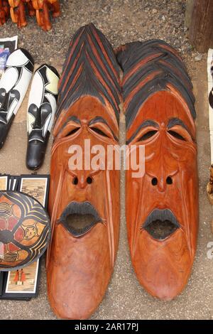 Souvenirs zum Verkauf am Eingang des Blyde River Canyon, Mpumalanga, Südafrika. Stockfoto