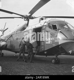 Erster Frachthubschrauber der Sabena am Heliport in Rotterdam Datum: 10. Mai 1965 Standort: Rotterdam, Zuid-Holland Schlüsselwörter: Helikopter-Institutionenname: Sabena Stockfoto