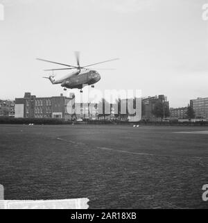 Erster Frachthubschrauber der Sabena am Heliport in Rotterdam Datum: 10. Mai 1965 Standort: Rotterdam, Zuid-Holland Schlüsselwörter: Helikopter-Institutionenname: Sabena Stockfoto